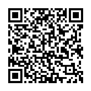 他的家人对他能取得穆扬灵的信任都很骄傲高兴二维码生成