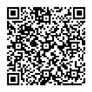 他的开锁技能可以很轻松的打开……刚才若不是怕自己强行开门遭遇这个家伙的枪击二维码生成