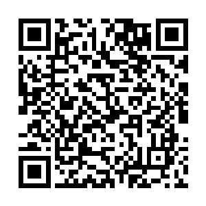 他的意思是说让吴霜把那个拿走钥匙的人的名字给他二维码生成