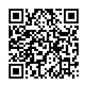 他的手指不停的在沙发靠手上指点着二维码生成