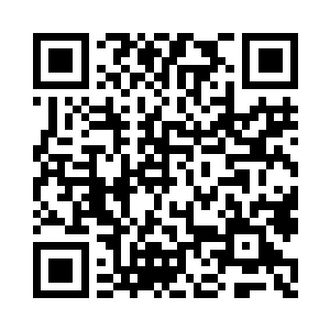 他的皮肤上亦短暂浮现出一片片玄奥繁复二维码生成