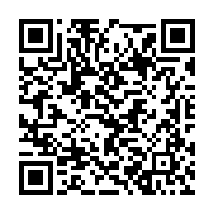 他的目光甚至能够穿透周剥皮的衣服看到他的身体二维码生成