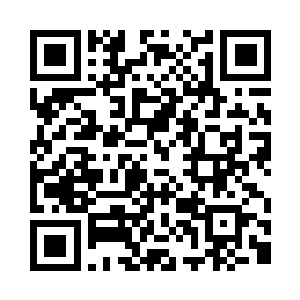 他的眼睛依旧盯着那些起起落落的直升机二维码生成