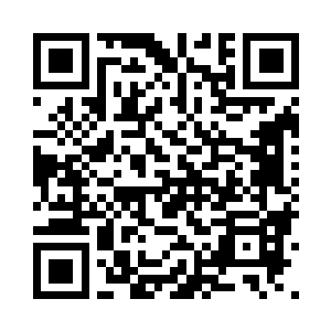 他的眼睛定格在高高堆起的水泥下水管道处二维码生成