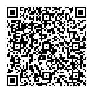 他的脑子可以很轻易的将最近几天他去过的地方看到的东西以一种电影倒带的方式呈现在他的脑海里二维码生成