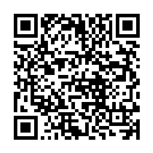 他的脸可以清晰感受到大头皮靴下面弯弯曲曲的花纹二维码生成