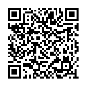 他的视线却一直都落在了某个白色的小人儿身上二维码生成
