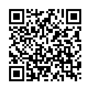 他的身体在一棵棵树木间来回穿梭二维码生成