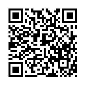 他的身边坐着一位满脸络腮胡的中年男子二维码生成