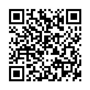 他看到我正在他父亲身上不知道做着什么二维码生成