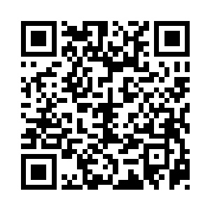 他看到房子前面有两片类似花坛一样的东西二维码生成