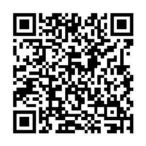 他看到李荣叶正和自己的老婆赤身果体的纠缠在一起二维码生成