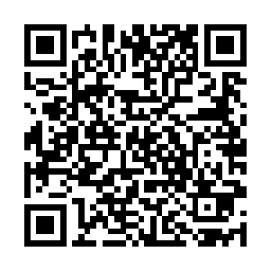 他看见酒店的按摩技师和餐车先后被送到张铁的房间二维码生成