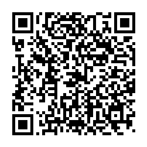 他看见铁塔扛在肩上的金色巨斧带着无尽的金色光辉向着自己劈来二维码生成