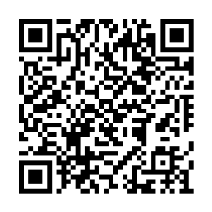 他知道冰绫读书时就喜欢这些小资情调的玩意儿二维码生成