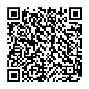他稍稍偏移一点视线正看见冷漠如九天玄仙的燕帝正将目光定格在对面的屏风之二维码生成