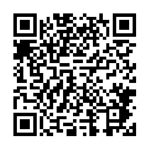 他突然感觉到后面有一道非常强大的气息追了上来二维码生成