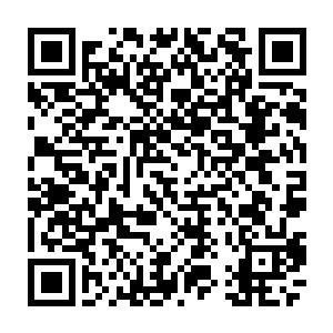 他突然看到有一个大腹便便的胖子喝完丑牛杯中的美酒之时用衣袖在嘴边一拂二维码生成