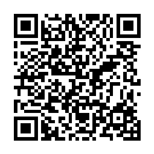 他站到badguy在神罗十字车站街头设置的红色电话亭传送器上二维码生成