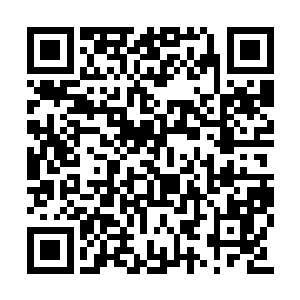 他笑嘻嘻的扫视了一眼正在冒着奇寒搭建的浮桥二维码生成