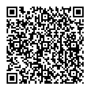 他缓缓的蹲下了身子将围在夏家老家主腰间的那根空间腰带和一枚戴在左手上的空间戒指一同取下二维码生成