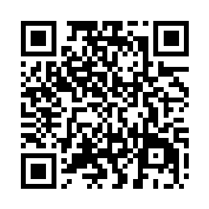 他背着双手看着那些如灯笼般的柿子二维码生成