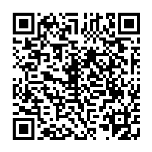 他能做的唯一决定就是连忙跑下阁楼到水渠边把自己那个净水器和水袋给捡上来二维码生成