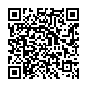 他能明显感觉得到这出声之人的气息同样非常强大二维码生成