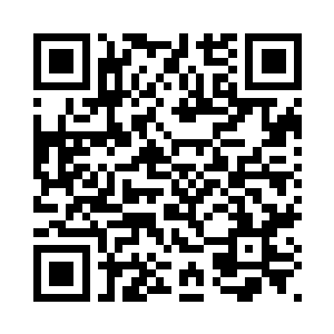 他被像展示品一般接受大家的欣赏二维码生成