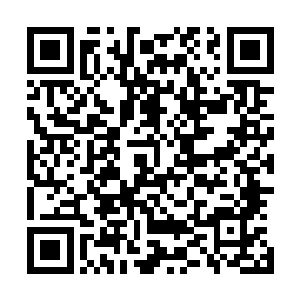 他觉得平常英气十足有点中性美感的顾苒此刻特别有女人味二维码生成