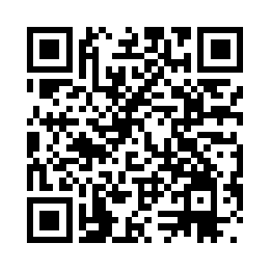 他认真地洗着手里的光滑细腻的脚二维码生成