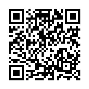 他认真地盯着尼克斯那双小小的眼睛二维码生成