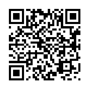 他诧异地看着躺在床上昏睡的妹妹二维码生成