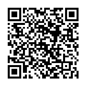 他说完话便从袋中取出了一个小小的铜盘直接递了过來二维码生成