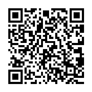 他请求海瑟薇拜托工匠之塔的巫师在圣杯上面进行了一个附魔二维码生成