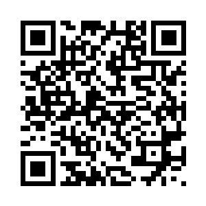 他蹲在格林夫妇家门口的花坛边上二维码生成