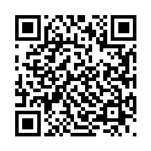 他身体上的衣服仿佛是历经了数月的侵蚀二维码生成
