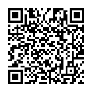他身形一晃来到那三名躺在地上哎哟叫唤的偷袭者跟前二维码生成