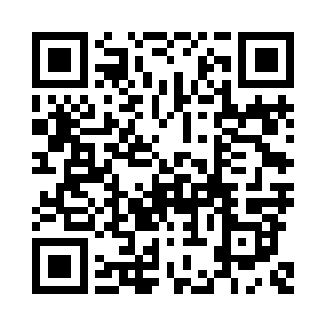 他迈动着两只穿着白皮鞋的大胖脚二维码生成