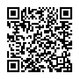 他还给了我一张据说到了东方大陆后可以联系到他的卡片二维码生成