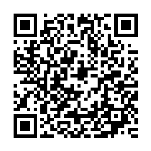 他这身休闲服在一众人里面显得格外惹便吸引到了刘雨薇的目光二维码生成