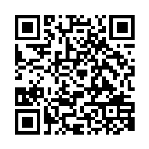 他那明显突出的眉骨上的眉毛耷拉着二维码生成
