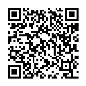 他都还没看见那四个不速之客走进金元和的办公室二维码生成