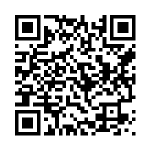 他面无表情地看着镜子之中的自己二维码生成