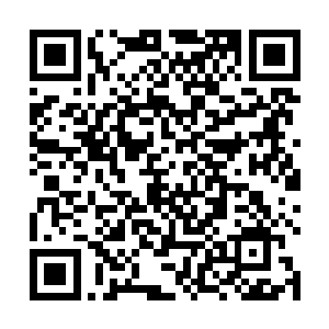 他黑发乱飘 霸道无边 目光像是利刃 卷动四方风云二维码生成