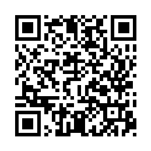 以前她差不多是被龙战半拉半抱弄上去的二维码生成