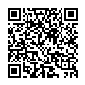 以前给他带东西的时候通常就是打个电话让他到校门口来拿一趟二维码生成