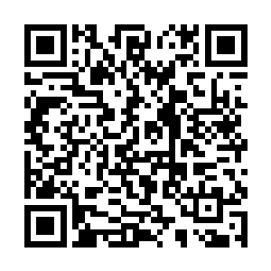 以至于连花镜都被自己脸上的笑给拱得有点姿势怪异二维码生成