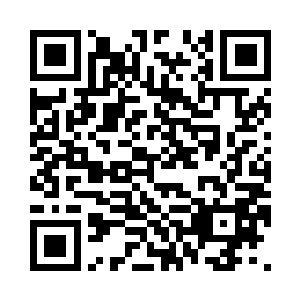 任由她的手不老实地在自己的脸上蹂二维码生成