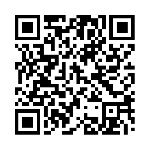 任由对方宠溺地抚摸自己柔顺如缎的秀发二维码生成